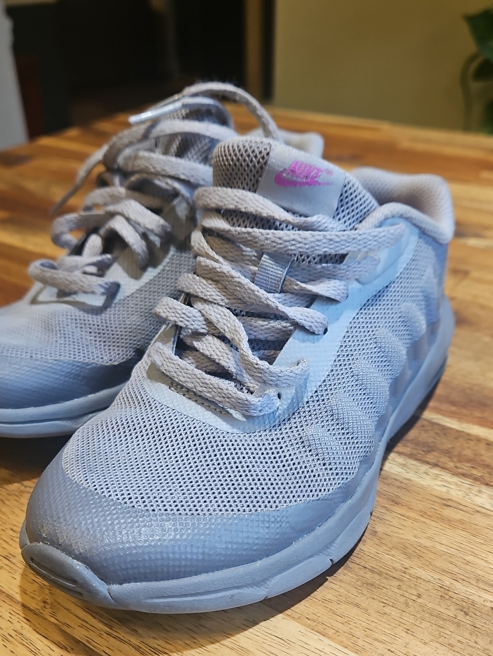 Nike Kids Light Gray Sneakers with Pink Logo